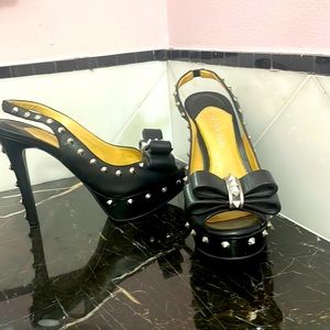 Gianni Bini slightly worn size 6M  platform at toes is 1 in heel height is 5 in